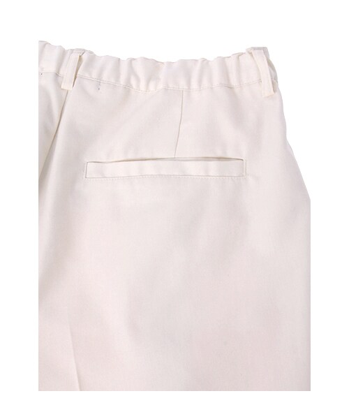 w closet(ダブルクローゼット)の「ツイル7分丈ワイドクロップドタックパンツ(パンツ・レディース・アイボリー/ネイビー・FREE)」の8枚目の写真