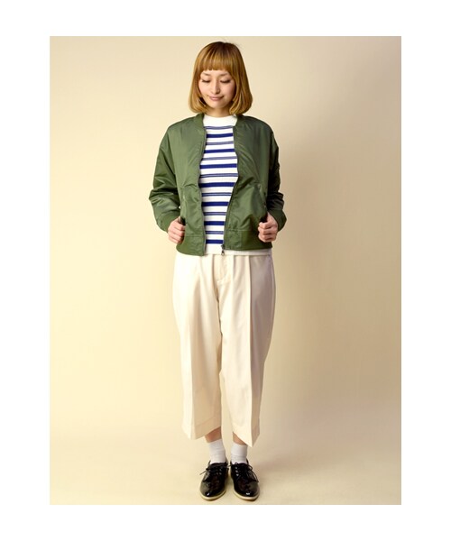 w closet(ダブルクローゼット)の「ツイル7分丈ワイドクロップドタックパンツ(パンツ・レディース・アイボリー/ネイビー・FREE)」の9枚目の写真