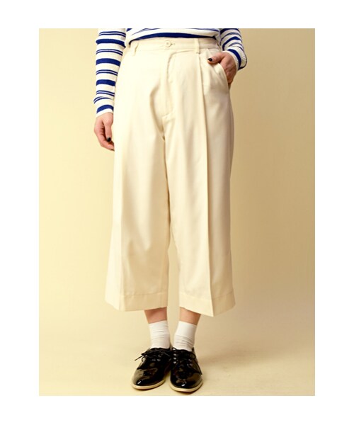 w closet(ダブルクローゼット)の「ツイル7分丈ワイドクロップドタックパンツ(パンツ・レディース・アイボリー/ネイビー・FREE)」の1枚目の写真