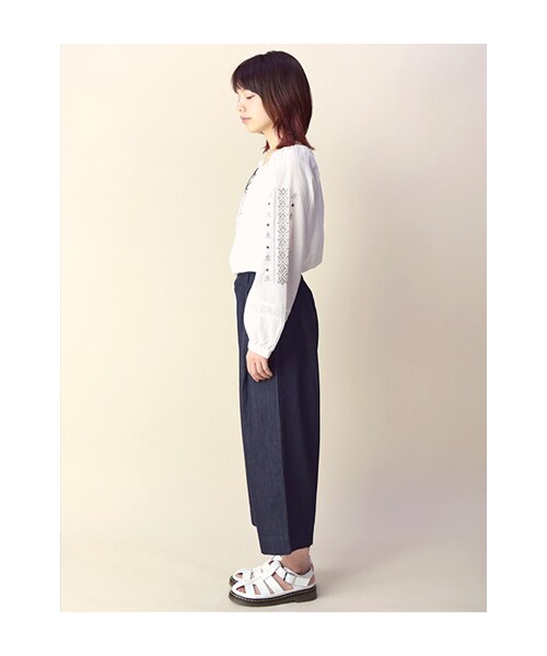 w closet(ダブルクローゼット)の「【予約】6.9ozデニムワイドクロップドパンツ(パンツ・レディース・ブルー/ワンウォッシュ・FREE)」の4枚目の写真