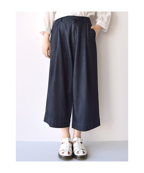 w closet(ダブルクローゼット)の「【予約】6.9ozデニムワイドクロップドパンツ(パンツ・レディース・ブルー/ワンウォッシュ・FREE)」の1枚目の写真