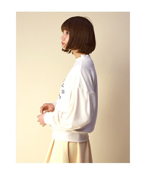 w closet（ダブルクローゼット）の「ボリューム袖プリント入り裏毛プルオーバー（トップス・レディース・オフホワイト/グレー/スモークグレー/D.ブルー・FREE）」の6枚目の写真