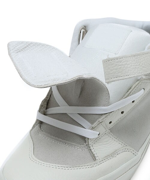 Iroquois（イロコイ）の「ミドルカットスニーカー WHT（シューズ）」 WEAR