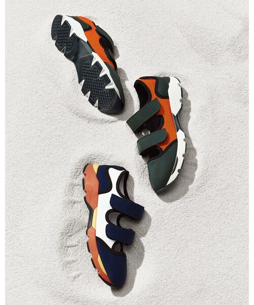 MARNI（マルニ）の「Marni Double Grip-Strap Sneaker, Eclipse/Natural（スニーカー・レディース・ECCLIPSE/NATURAL・36.0B/6.0B/39.0B/9.0B/37.0B/7.0B/38.0B/8.0B/41.0B/11.0B/35.0B/5.0B/40.0B/10.0B）」の2枚目の写真