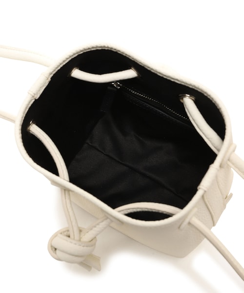 VASIC（ヴァジック）の「BOND MINI MINI LEATHER（バッグ・レディース・T.GRAY/05/CREAM/18/BLACK/01・F）」の8枚目の写真