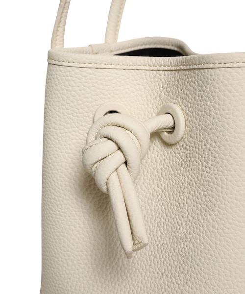 VASIC（ヴァジック）の「BOND MINI LEATHER（ECRU）（バッグ・レディース・WHITE/10・F）」の4枚目の写真