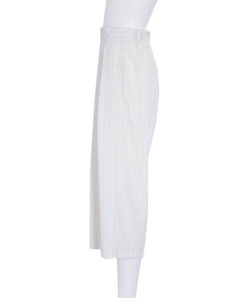 EMODA（エモダ）の「タックワイドリラックスパンツ（パンツ・レディース・ホワイト/ブラック）」の5枚目の写真