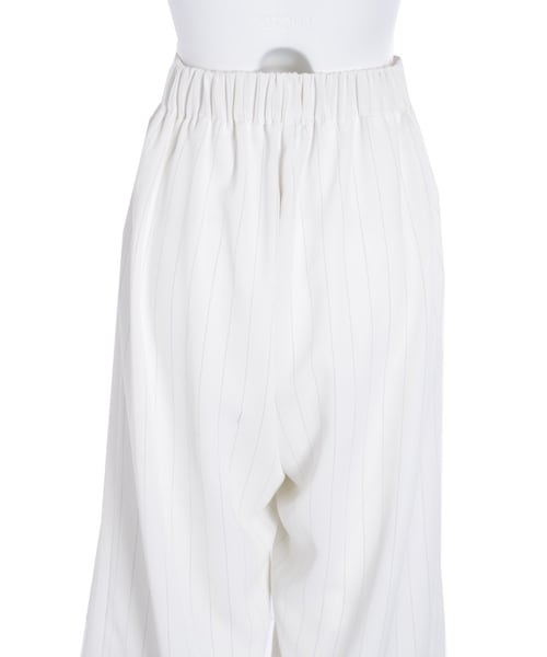 EMODA（エモダ）の「タックワイドリラックスパンツ（パンツ・レディース・ホワイト/ブラック）」の7枚目の写真