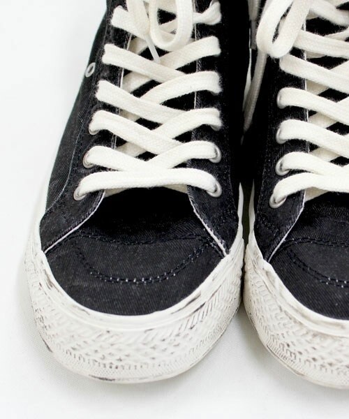 RNA（アールエヌエー）の「スタンダードハイスニーカー（シューズ・レディース・オフホワイト/ブラック/レッド・S/M）」の5枚目の写真