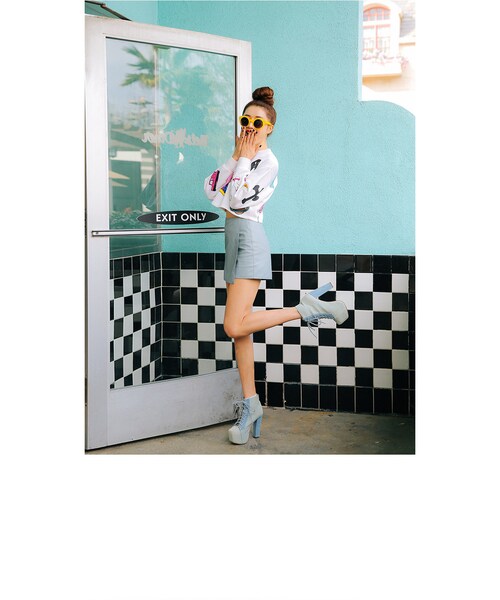 STYLENANDA（スタイルナンダ）の「キッチュプリントクロップドトップス（トップス・レディース・ホワイト・フリーサイズ）」の5枚目の写真