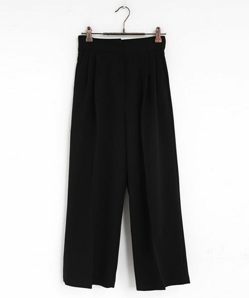 DHOLIC(ディーホリック)の「タッククロップドワイドパンツ(その他パンツ・レディース・ディープピンク/ブラック/ライトベージュ・FREE)」の2枚目の写真