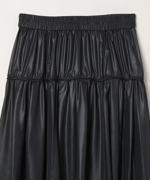 JEANASIS(ジーナシス)の「グロッシーシアーパイピングスカート(スカート・ブラック(09)/ライトグレー(11)/グレー(18)・FREE)」の5枚目の写真