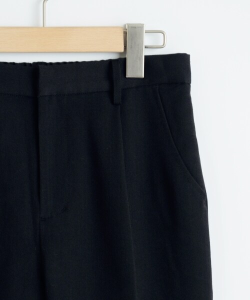 MAJESTIC LEGON(マジェスティックレゴン)の「センタープレスパンツ(パンツ・レディース・ブラック/アイボリー/グレー・M(9号)/L(11号))」の4枚目の写真