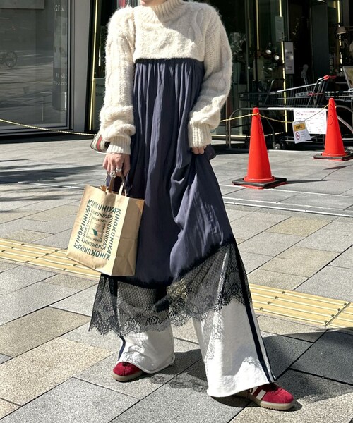 w closet(ダブルクローゼット)の「【Alley】ランジェリー風キャミワンピース(ワンピース/ドレス・レディース・グレーパープル/アイボリー/レッドベース・FREE)」の3枚目の写真