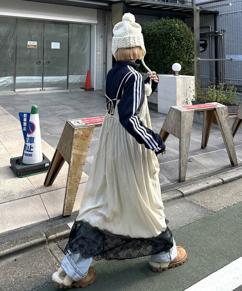 w closet(ダブルクローゼット)の「【Alley】ランジェリー風キャミワンピース(ワンピース/ドレス・レディース・グレーパープル/アイボリー/レッドベース・FREE)」の18枚目の写真