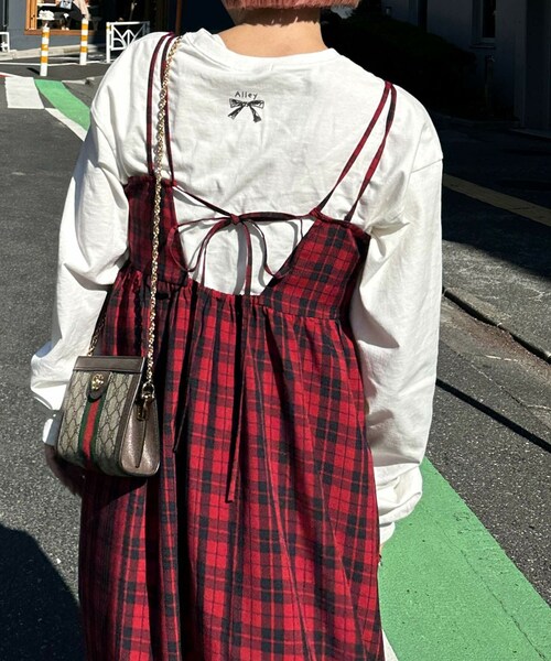 w closet(ダブルクローゼット)の「【Alley】ランジェリー風キャミワンピース(ワンピース/ドレス・レディース・グレーパープル/アイボリー/レッドベース・FREE)」の10枚目の写真