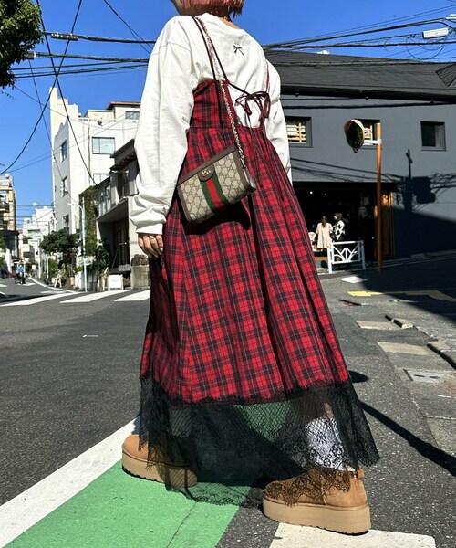 w closet(ダブルクローゼット)の「【Alley】ランジェリー風キャミワンピース(ワンピース/ドレス・レディース・グレーパープル/アイボリー/レッドベース・FREE)」の14枚目の写真