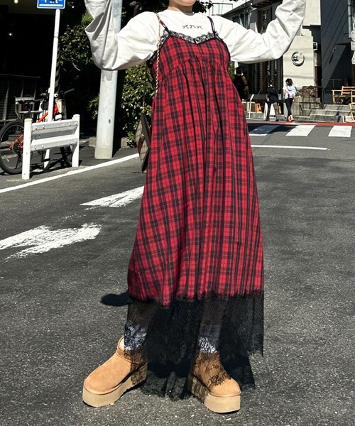 w closet(ダブルクローゼット)の「【Alley】ランジェリー風キャミワンピース(ワンピース/ドレス・レディース・グレーパープル/アイボリー/レッドベース・FREE)」の7枚目の写真