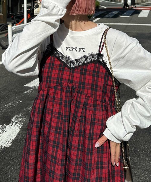 w closet(ダブルクローゼット)の「【Alley】ランジェリー風キャミワンピース(ワンピース/ドレス・レディース・グレーパープル/アイボリー/レッドベース・FREE)」の8枚目の写真