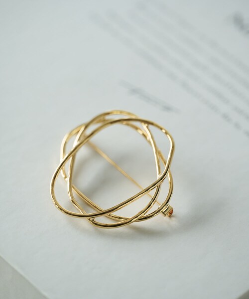 un dix cors(アンディコール)の「サークルウェーブブローチ(ブローチ/コサージュ・レディース・ゴールド・F)」の1枚目の写真