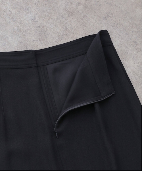 TOTEME トーテム　Front-Split Satin Midi スカート Deuxieme Classe（ドゥーズィエムクラス）の「Front-Split Satin