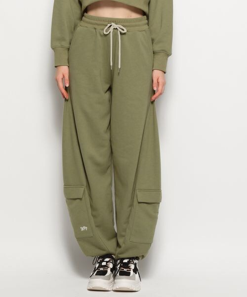 FOREVER 21(フォーエバー トゥエンティーワン)の「グリーンジョガーパンツ30Y7(その他・グリーン70・S/M)」の13枚目の写真