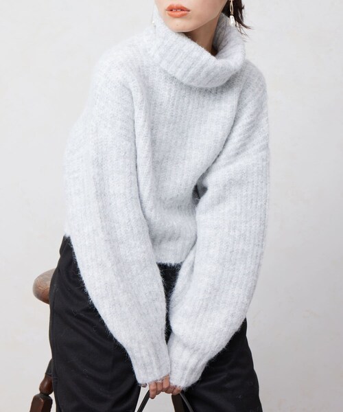 Chez toi（シェトワ）の「アルパカタッチタートルネックプルオーバー（ニット/セーター・レディース・ライトグレー/ピンク/グレー・F）」の2枚目の写真