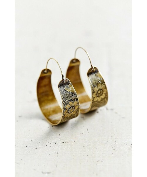 URBAN OUTFITTERS(アーバンアウトフィッターズ)の「Mandarin Escape Hoop Earring(ピアス(両耳用)・レディース・GOLD・ONE SIZE)」の1枚目の写真