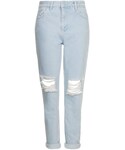 Topshop | Slim tapered mom jeans in an ice denim wash with ripped knees and authentic trims. 100% cotton. machine wash.(牛仔褲)