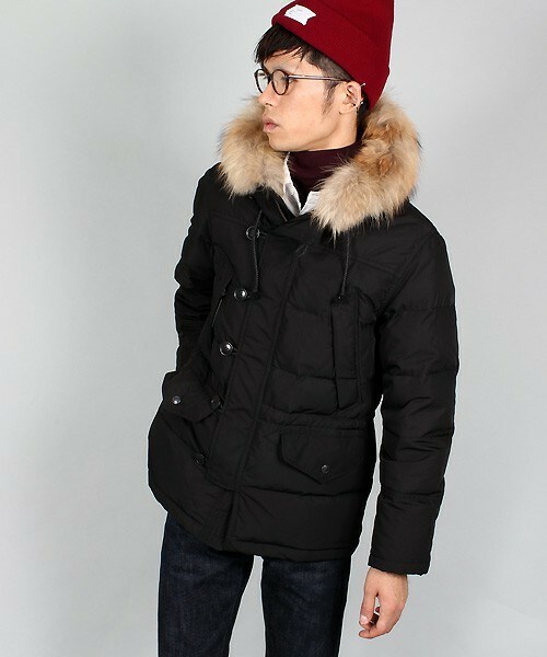 MEN'S BIGI(メンズビギ)の「【AVIREX(アヴィレックス)別注】N-3Bダウンジャケット/フライトジャケット(ミリタリージャケット・メンズ・ブラック・MEDIUM/LARGE)」の2枚目の写真