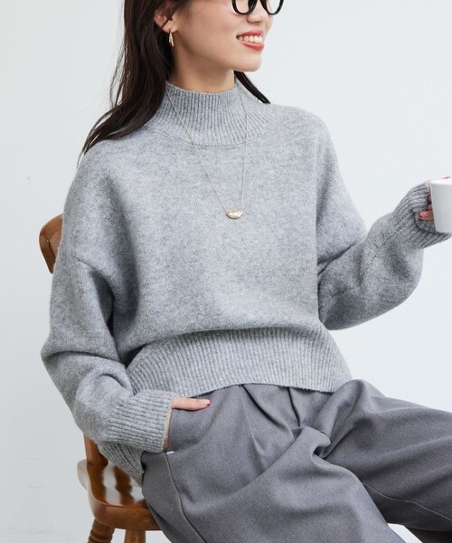 Chez toi(シェトワ)の「【アップデートして再登場】BACKスリットハイネックプルオーバー2(ニット/セーター・レディース・アイボリー/ピンク/グレー/オフホワイト・F)」の3枚目の写真