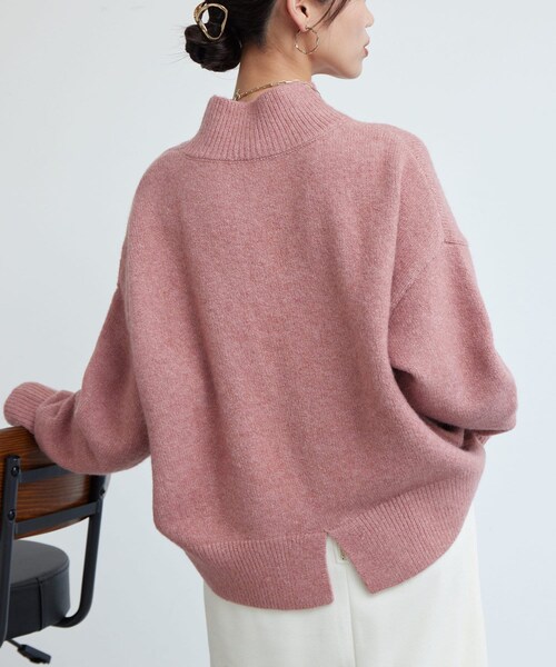 Chez toi(シェトワ)の「【アップデートして再登場】BACKスリットハイネックプルオーバー2(ニット/セーター・レディース・アイボリー/ピンク/グレー/オフホワイト・F)」の4枚目の写真