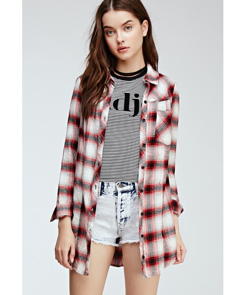 FOREVER 21(フォーエバー トゥエンティーワン)の「FOREVER 21 Cloud Wash Distressed Cutoffs(その他パンツ・レディース・Medium denim/Light denim・25/31/24/26/27/28/29/30)」の1枚目の写真
