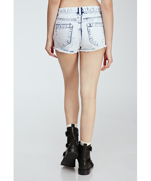 FOREVER 21(フォーエバー トゥエンティーワン)の「FOREVER 21 Cloud Wash Distressed Cutoffs(その他パンツ・レディース・Medium denim/Light denim・25/31/24/26/27/28/29/30)」の7枚目の写真