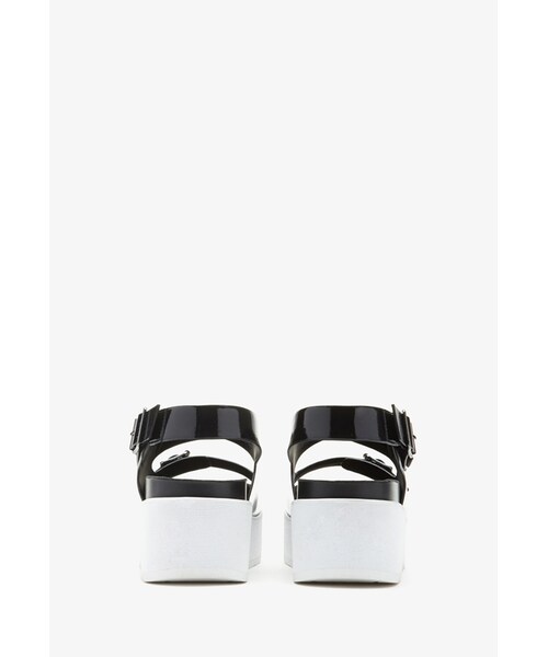 FOREVER 21（フォーエバー トゥエンティーワン）の「FOREVER 21 Buckled Flatform Sandals（サンダル・レディース・Black/Light pink/Silver・8.5/7/9/10/8/5.5/7.5/6.5/6）」の5枚目の写真