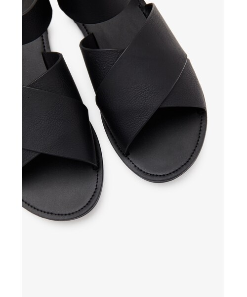 FOREVER 21（フォーエバー トゥエンティーワン）の「FOREVER 21 Faux Leather Ankle Strap Sandals（サンダル・レディース・Black/White・6.5/5.5/6/7/7.5/8/8.5/9/10）」の3枚目の写真