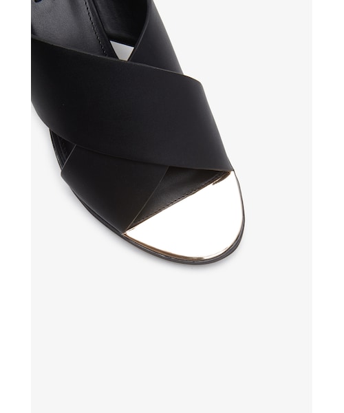 FOREVER 21（フォーエバー トゥエンティーワン）の「FOREVER 21 Crisscross-Strap Slingback Sandals（サンダル・レディース・Black/White・7/5.5/6/6.5/7.5/8/8.5/9/10）」の6枚目の写真