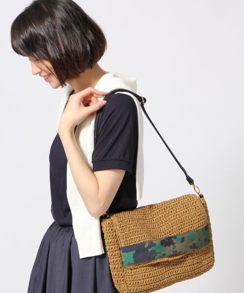 LEPSIM（レプシィム）の「【WEB先行予約】ペーパークラッチショルダーバッグ（バッグ・レディース・ライトベージュ/ブラウン/ネイビー・ONE SIZE）」の2枚目の写真