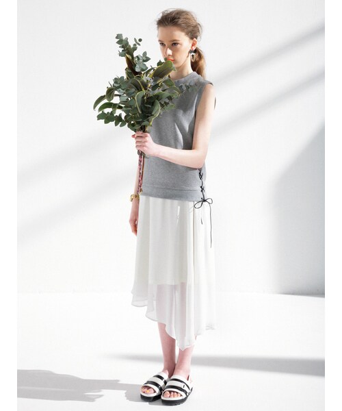 MURUA（ムルーア）の「【CASUAL】レースUPスウェットタンクトップ（トップス・レディース・ホワイト/グレー/ブラック）」の4枚目の写真