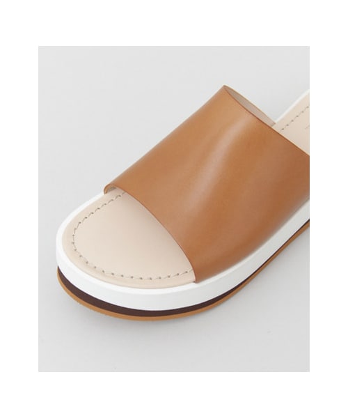 URBAN RESEARCH（アーバンリサーチ）の「Pertini　Slip-On Sandals（シューズ・レディース・CAMEL・36/37/38）」の2枚目の写真