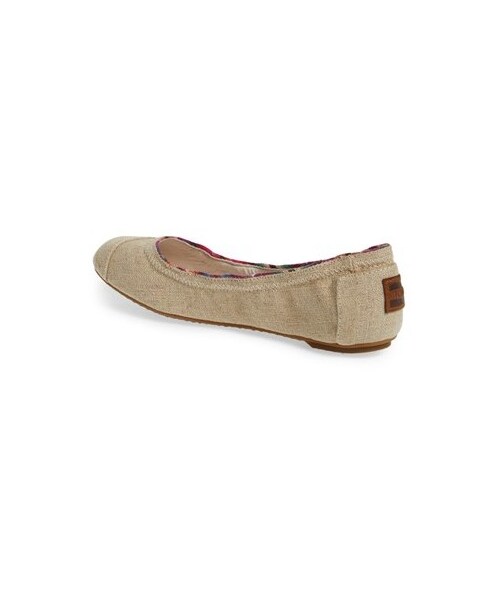 TOMS（トムス）の「TOMS Burlap Ballet Flat (Women)（シューズ・レディース・Natural Burlap・5 M/5.5 M/6 M/6.5 M/7 M/7.5 M/8 M/8.5 M/9 M/9.5 M/10 M/11 M）」の2枚目の写真