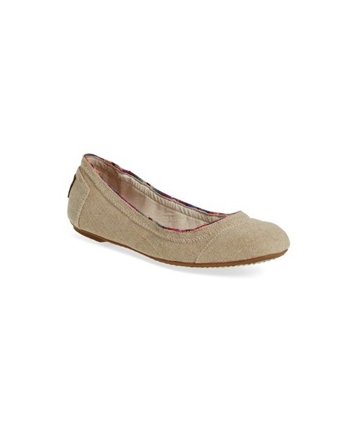 TOMS（トムス）の「TOMS Burlap Ballet Flat (Women)（シューズ・レディース・Natural Burlap・5 M/5.5 M/6 M/6.5 M/7 M/7.5 M/8 M/8.5 M/9 M/9.5 M/10 M/11 M）」の3枚目の写真