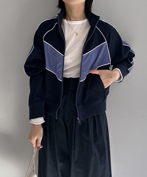 COLLAGE GALLARDAGALANTE（コラージュガリャルダガランテ）の「【大人カジュアルスタイルにおすすめ】トラックジャケット（ジャケット/アウター・レディース・ホワイト/ネイビー・F）」の2枚目の写真