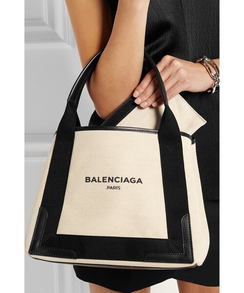 BALENCIAGA（バレンシアガ）の「Balenciaga Cabas S leather-trimmed cotton-canvas tote（トートバッグ・レディース・Neutrals）」の2枚目の写真