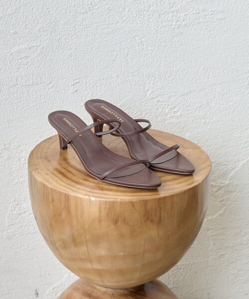 COLLAGE GALLARDAGALANTE(コラージュガリャルダガランテ)の「【PAPILLONNER/パピヨネ】ポインテッドヒール(シューズ・レディース・ゴールド/ブラウン/ブラック・S/M/L)」の3枚目の写真