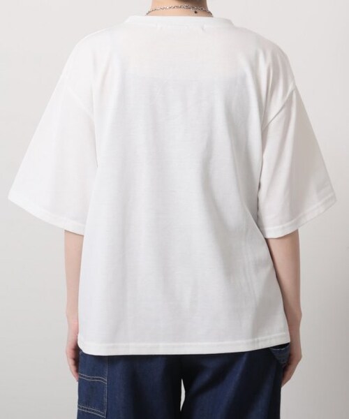 OUTLET(アウトレット)の「パール付ロゴビックTシャツ(トップス・レディース・クロ/オフシロ・FREE)」の8枚目の写真
