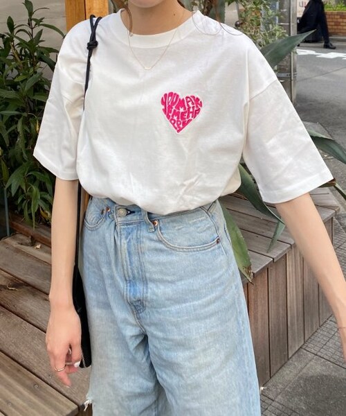 OUTLET(アウトレット)の「ハート刺繍Tシャツ(トップス・レディース・クロ/ブルー/オフシロ/オートミール・FREE)」の5枚目の写真