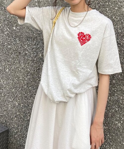 OUTLET(アウトレット)の「ハート刺繍Tシャツ(トップス・レディース・クロ/ブルー/オフシロ/オートミール・FREE)」の21枚目の写真