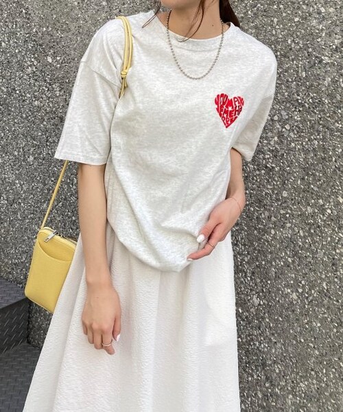 OUTLET(アウトレット)の「ハート刺繍Tシャツ(トップス・レディース・クロ/ブルー/オフシロ/オートミール・FREE)」の4枚目の写真