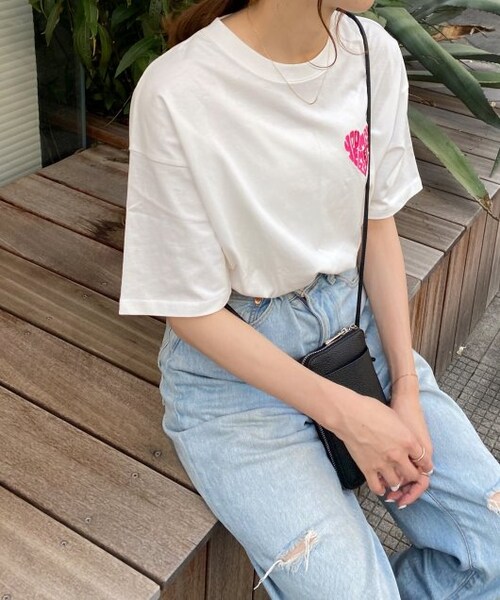 OUTLET(アウトレット)の「ハート刺繍Tシャツ(トップス・レディース・クロ/ブルー/オフシロ/オートミール・FREE)」の3枚目の写真